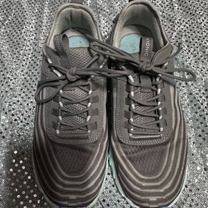 Vionic Light Gray Comfort Sneakers